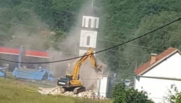 Video: Rušenje crkve u dvorištu nane Fate Orlović