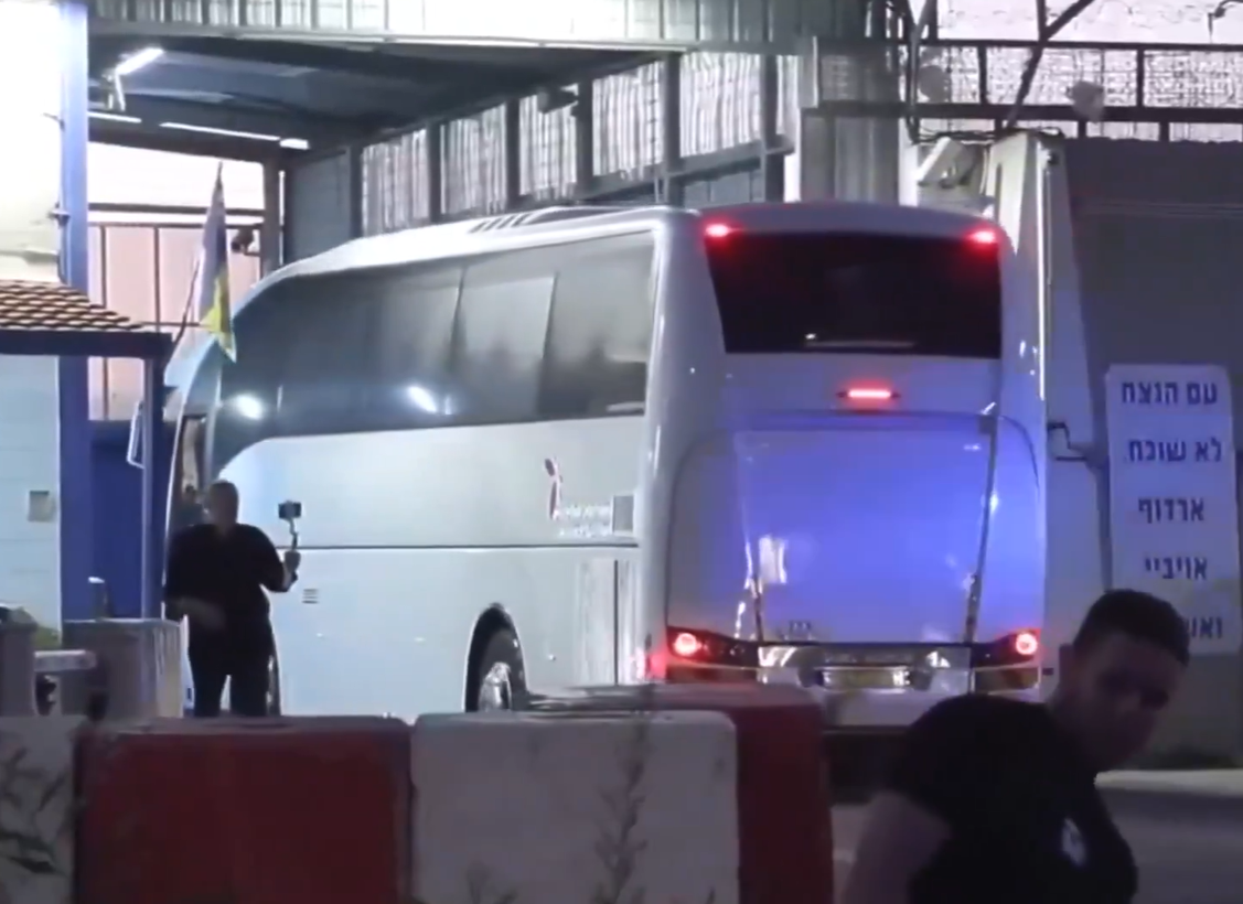 Skoro 2000 palestinskih zatvorenika je u autobusima, njih 250 služilo doživotne kazne