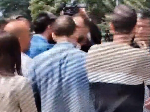 Video: SNS-ov kandidat za gradonačelnika Beograda izbio telefon aktivisti