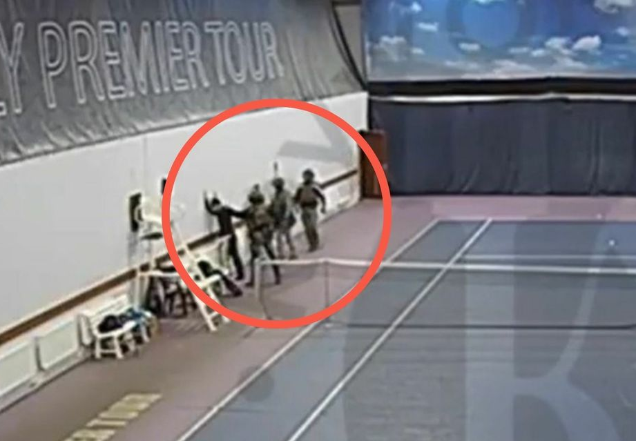 VIDEO: Specijalci upali na meč i privodili tenisere