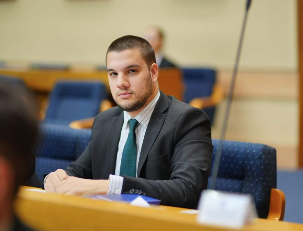 Video: Stevandić ispričao legendu o magarcu pa izbacio Vučinića sa sjednice