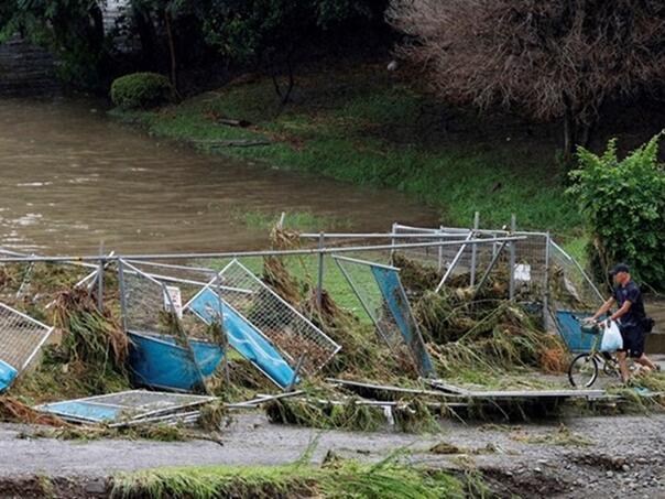 VIDEO / Tajfun Shanshan u Japanu ide prema istoku, poginulo najmanje šestero
