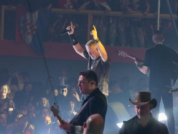 Video: Thompsonova majica i ustaški pozdravi na koncertu i u Splitu