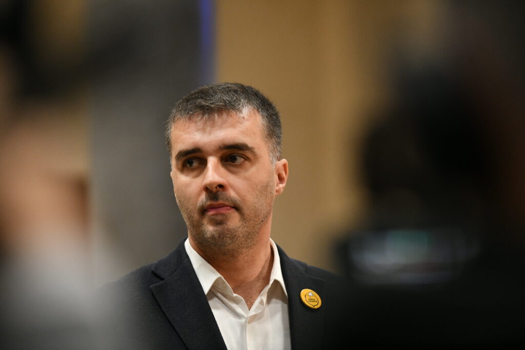 VIDEO / U Beogradu napadnut Savo Manojlović, prijetili mu i smrću