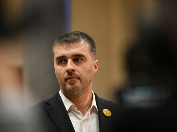 VIDEO / U Beogradu napadnut Savo Manojlović, prijetili mu i smrću