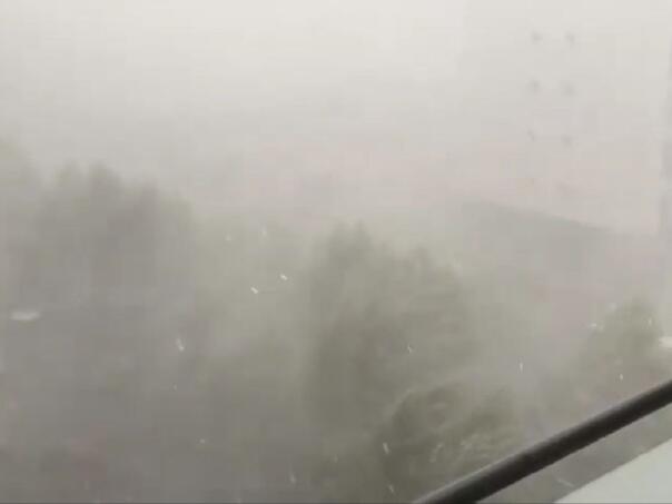 VIDEO / U ogromnoj oluji u Bukureštu poginula žena