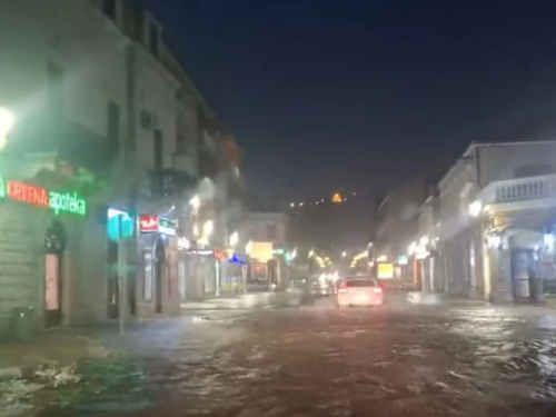 U Trebinju "rijeka" teče ulicama, pao i grad