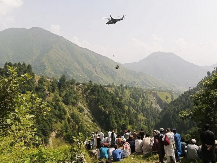 Video: Spašeno četvero djece iz žičare u Pakistanu