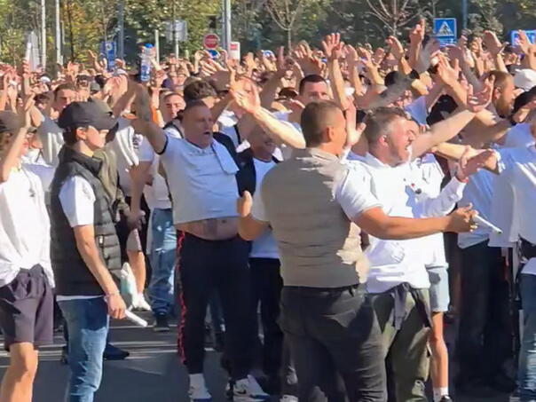 Video: Uoči Vučićevog mitinga skandiranje zločincu Ratku Mladiću