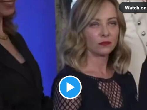 Video: Urnebesna reakcija Meloni nakon što joj je Macron poljubio ruku