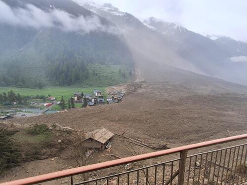 Video: Urušio se ledenjak i sravnio sa zemljom selo u Švicarskoj