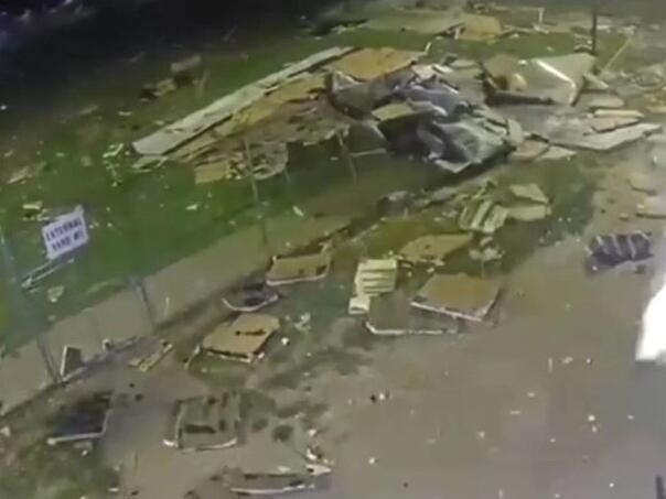 Video: Vjetar otpuhao krov zatvora u Americi