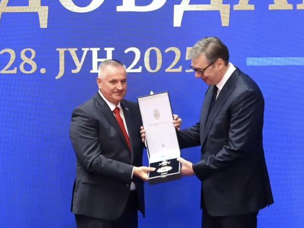 Video: Vučić odlikovao bjegunca Viškovića u Beogradu