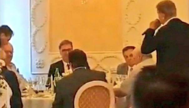 VIDEO: Vučić sa Šešeljom pije i sluša četničke pjesme