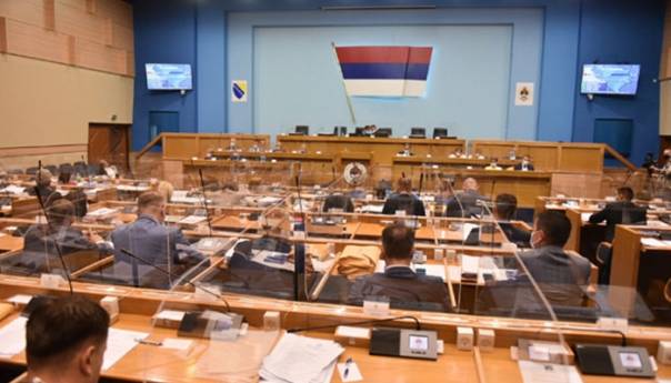 Vidović: RS napustilo 5.500 đaka, 33 škole zatvorene