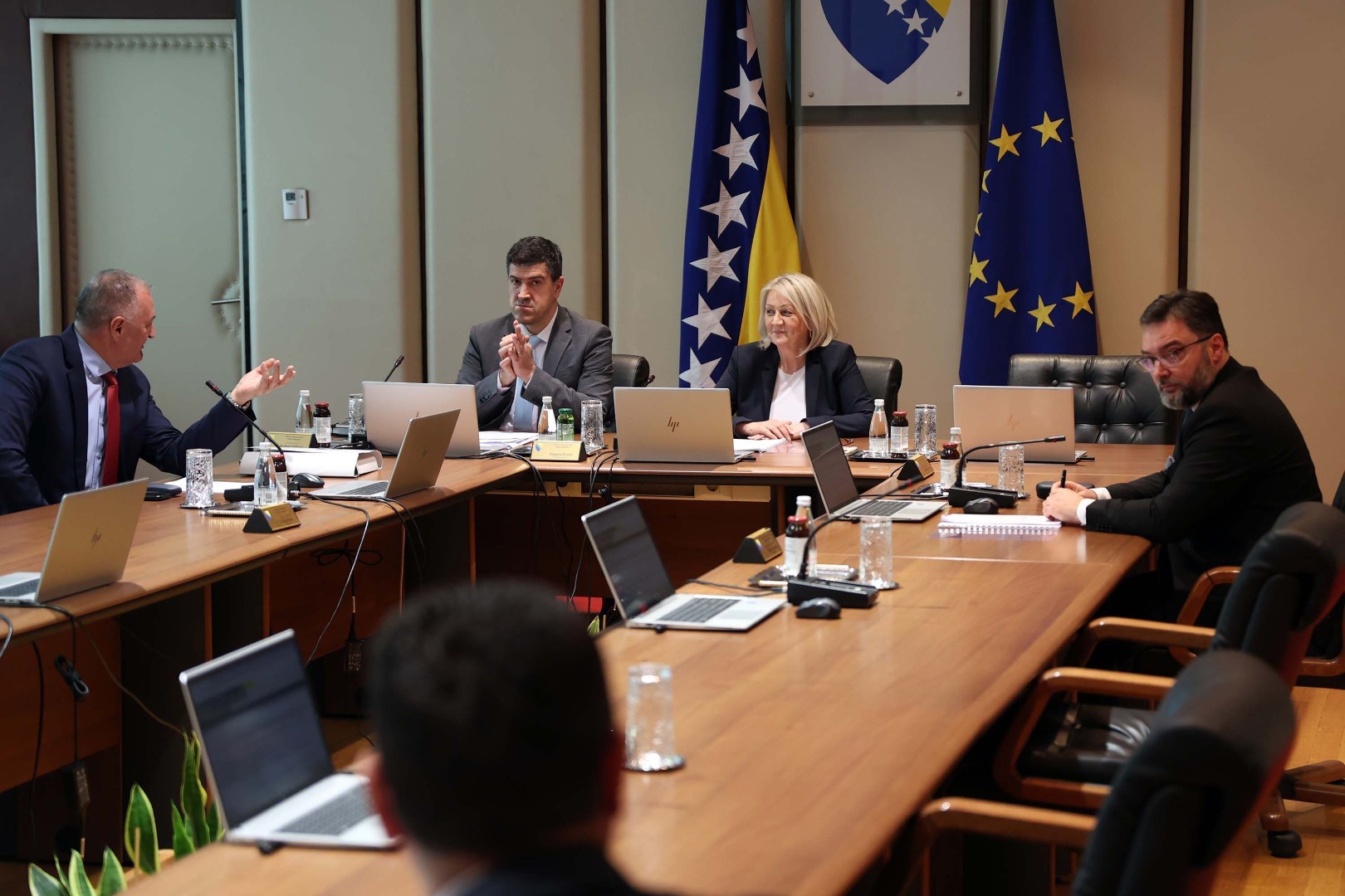 Izmjene Izbornog zakona i Zakona o Sudu BiH skinute sa dnevnog reda