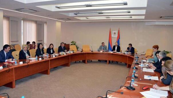 Vijeće naroda RS sutra o zakonu kojim se kriminalizira kleveta