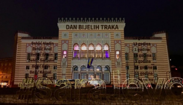 Na Vijećnici ispisana imena ubijene djece Prijedora