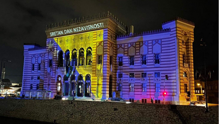 Vijećnica u bojama zastave BiH
