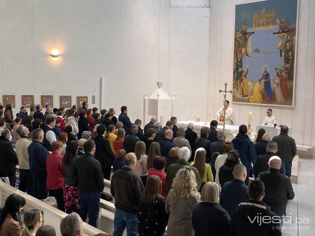 Vijesti.ba na Svetoj misi u Tuzli: Dobro uvijek pobjeđuje