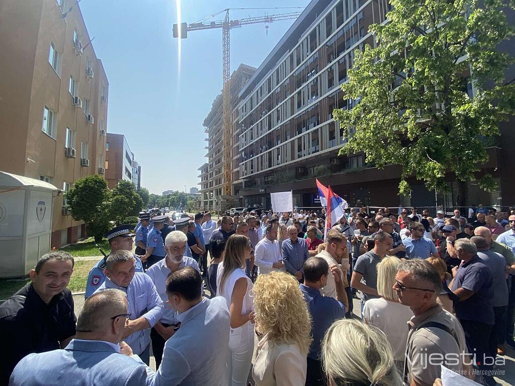 Vijesti.ba u Banjaluci: Veliki protest zbog hapšenja Miličevića
