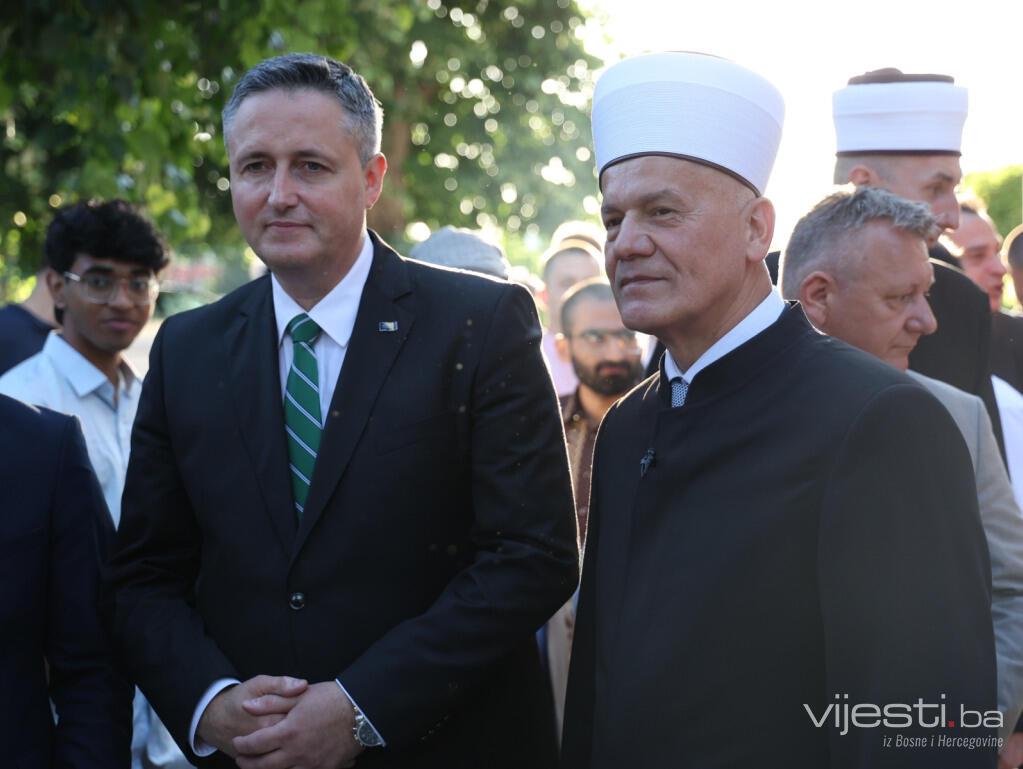 Vijesti.ba u Banjoj Luci: Kurban-bajram u Ferhadiji okupio brojne vjernike