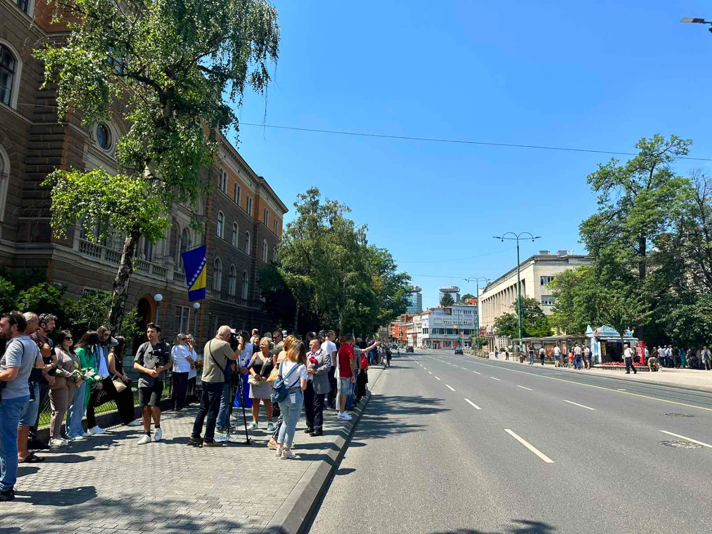 Video: Tabuti žrtava genocida ispred zgrade Predsjedništva BiH
