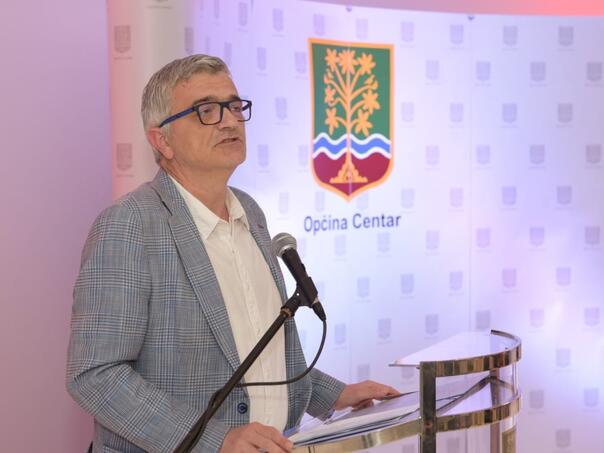 ViK žestoko optužio Mandića: Angažujete podobne firme