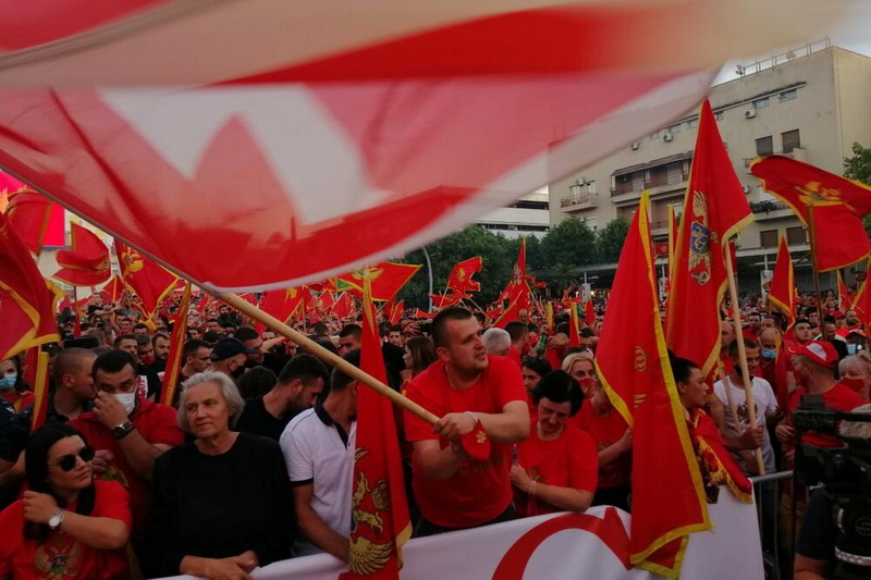 Više hiljada građana na skupu na Trgu nezavisnosti u Podgorici