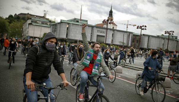 Više hiljada ljudi u Ljubljani protestovalo protiv vlade