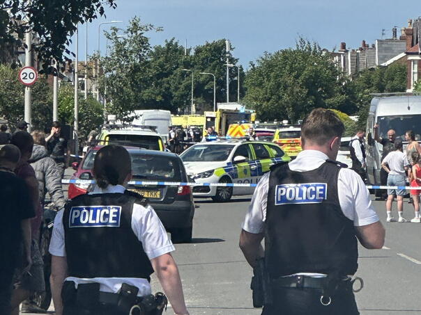 Više ljudi izbodeno nožem na ulicama predgrađa Liverpoola