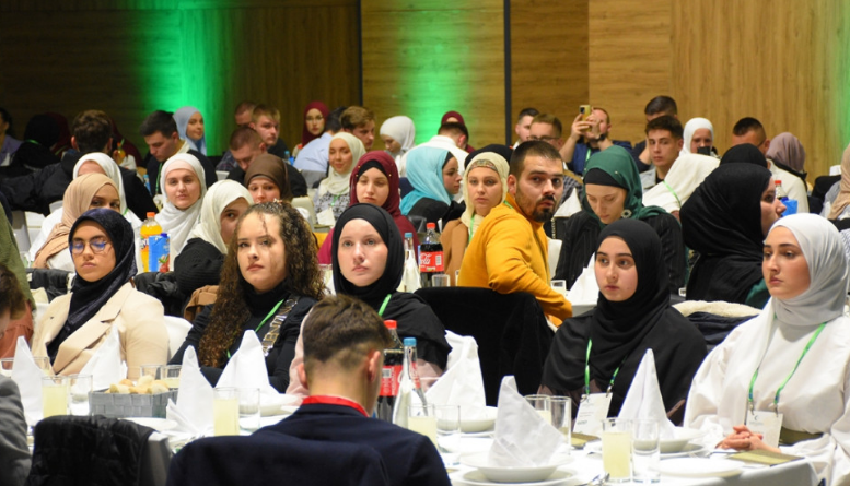 Više od 1.000 mladih na iftaru s reisul-ulemom