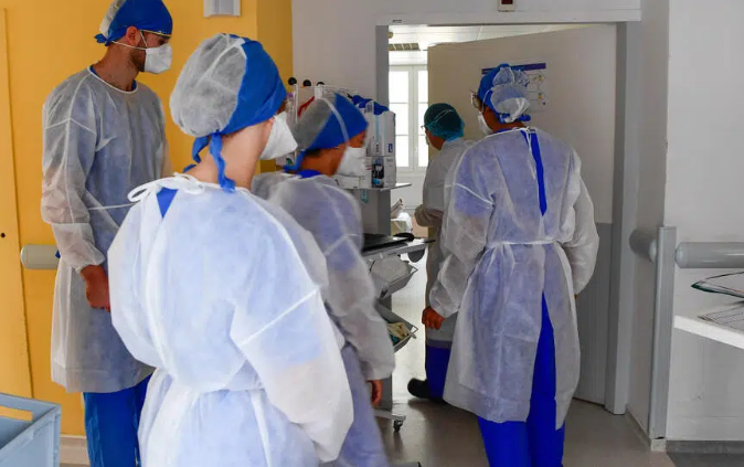 Više od 100.000 novozaraženih dnevno u Francuskoj