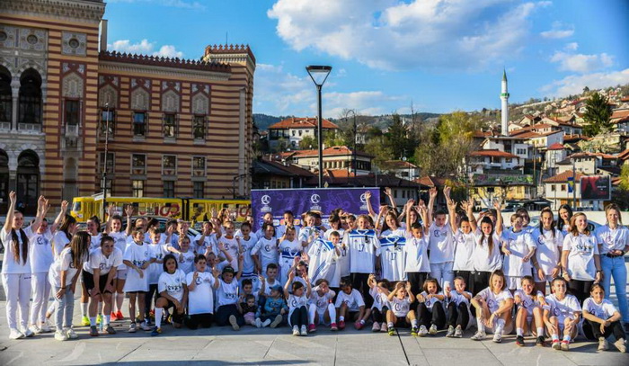 Više od 100 mališana poželjelo iz srca Sarajeva dobrodošlicu U17 prvenstvu Evrope