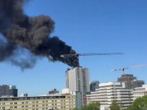Više od 100 vatrogasaca gasi požar na gradilištu nebodera u Berlinu