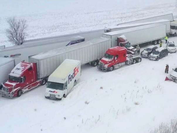 Više od 100 vozila učestvovalo u lančanom sudaru u SAD