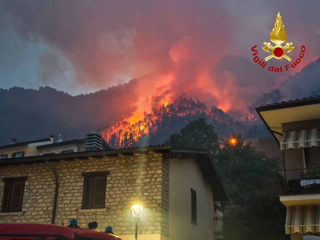 Više od 200 ljudi evakuisano zbog požara kraj jezera Garda