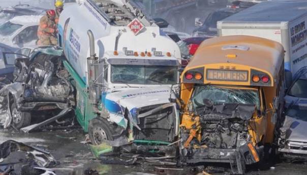 Više od 200 vozila učestvovalo u lančanom sudaru