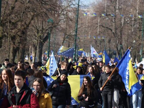 Više od 3.000 mladih u defileu povodom Dana nezavisnosti BiH