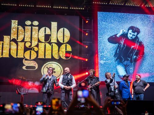 Više od 30 000 fanova uživalo u spektaklu Bijelog dugmeta