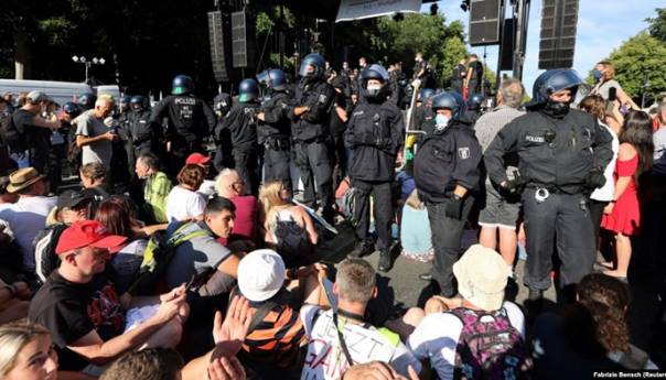 Više od 40 policajaca povrijeđeno na protestima u Berlinu