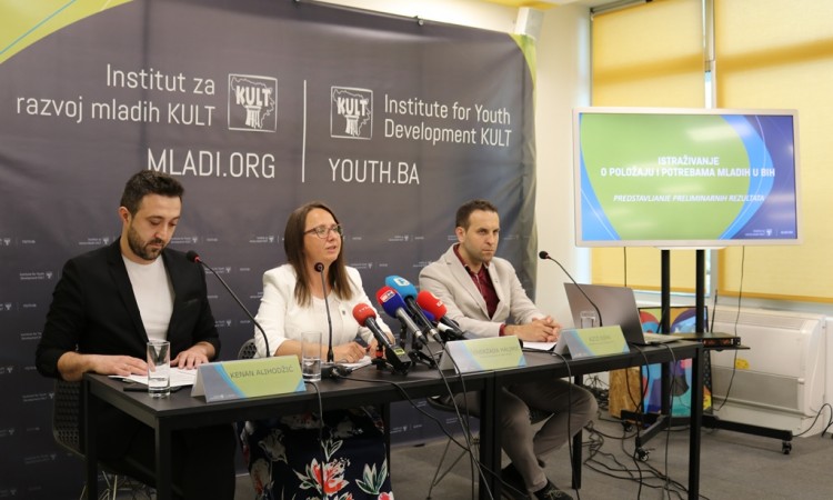 Više od 50 posto mladih želi napustiti državu