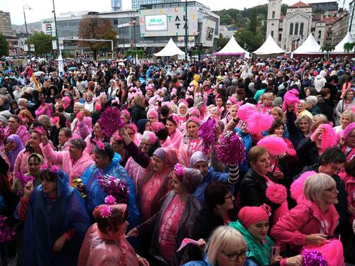 Više od 550 heroina, žena operisanih od raka dojke, predvodilo 'Race for the Cure'