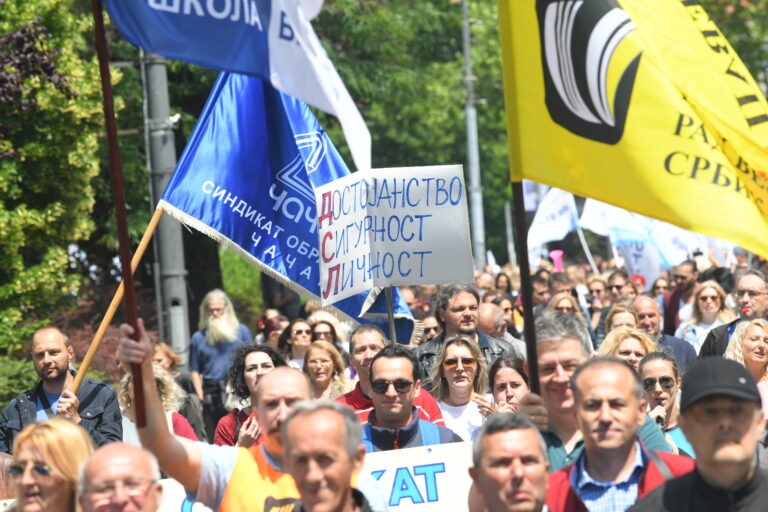 Više od 700 škola obustavilo danas rad u Srbiji