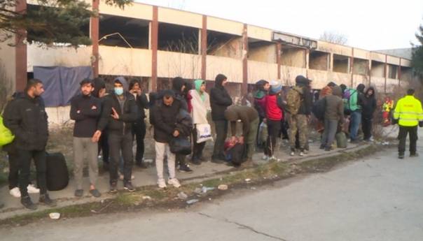 Više od 80 migranata iz napuštenih objekata izmješteno u kamp 'Lipa'
