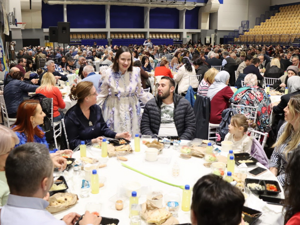 Više od 800 građana na zajedničkom iftaru u Novom Sarajevu