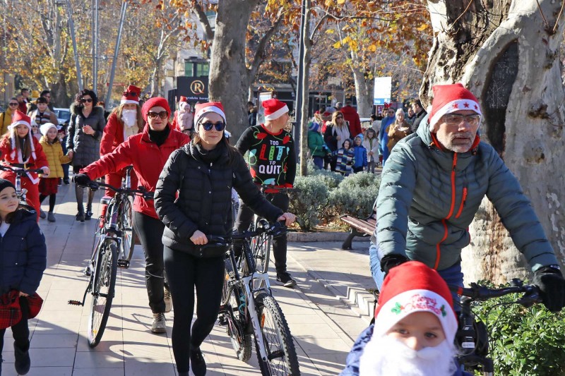 Više od dvjesto Djeda Mrazova na ulicama Mostara