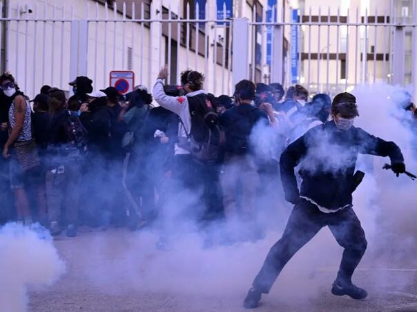 Više od milion ljudi na ulicama francuskih gradova traže odlazak Macrona