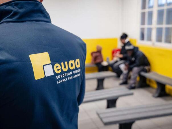 Više od pola miliona aplikacija za azil u prvoj polovini godine