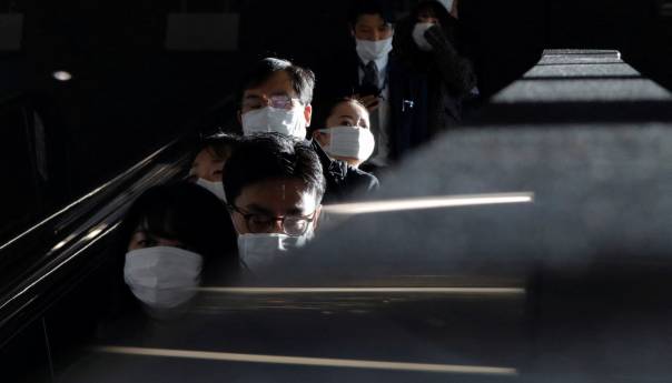 Više od polovine Evropljana bi se moglo zaraziti omikronom u naredna dva mjeseca